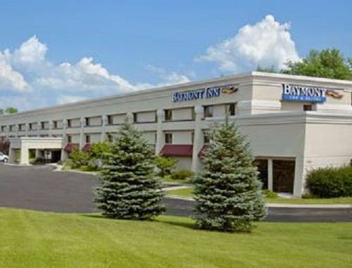 Baymont Inn & Suites - Traverse City